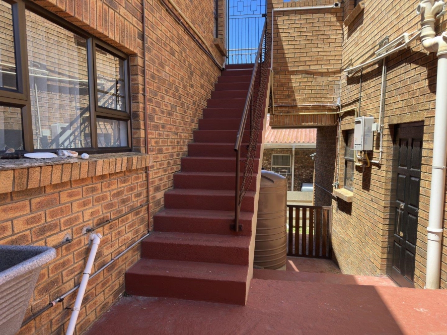 6 Bedroom Property for Sale in Wavecrest Eastern Cape